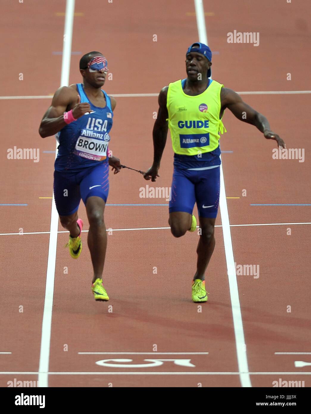 Stratford, UK. Xx Luglio, 2017. David Brown (USA) e la sua guida Jerome Avery (USA) nella mens T11 200m. Mondo para di atletica. London Olympic Stadium. Queen Elizabeth Olympic Park. Stratford. Londra. Regno Unito. 20/07/2017. Credito: Sport In immagini/Alamy Live News Foto Stock