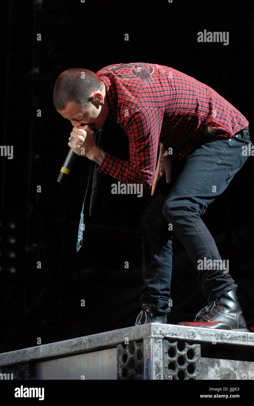 PICS FILE: 20 luglio, 2017. Donington Park, DERBYSHIRE REGNO UNITO. Il 9 giugno, 2007. Chester Bennington il cantante dei Linkin Park è scomparso all'età di 41 oggi xx luglio 2017 - Chester Bennington dei Linkin Park fotografato durante le loro performance al Download Festival 2007 - giorno due il 9 giugno 2007 a Donington Park, Derbyshire Credit: Ben rettore/Alamy Live News Foto Stock