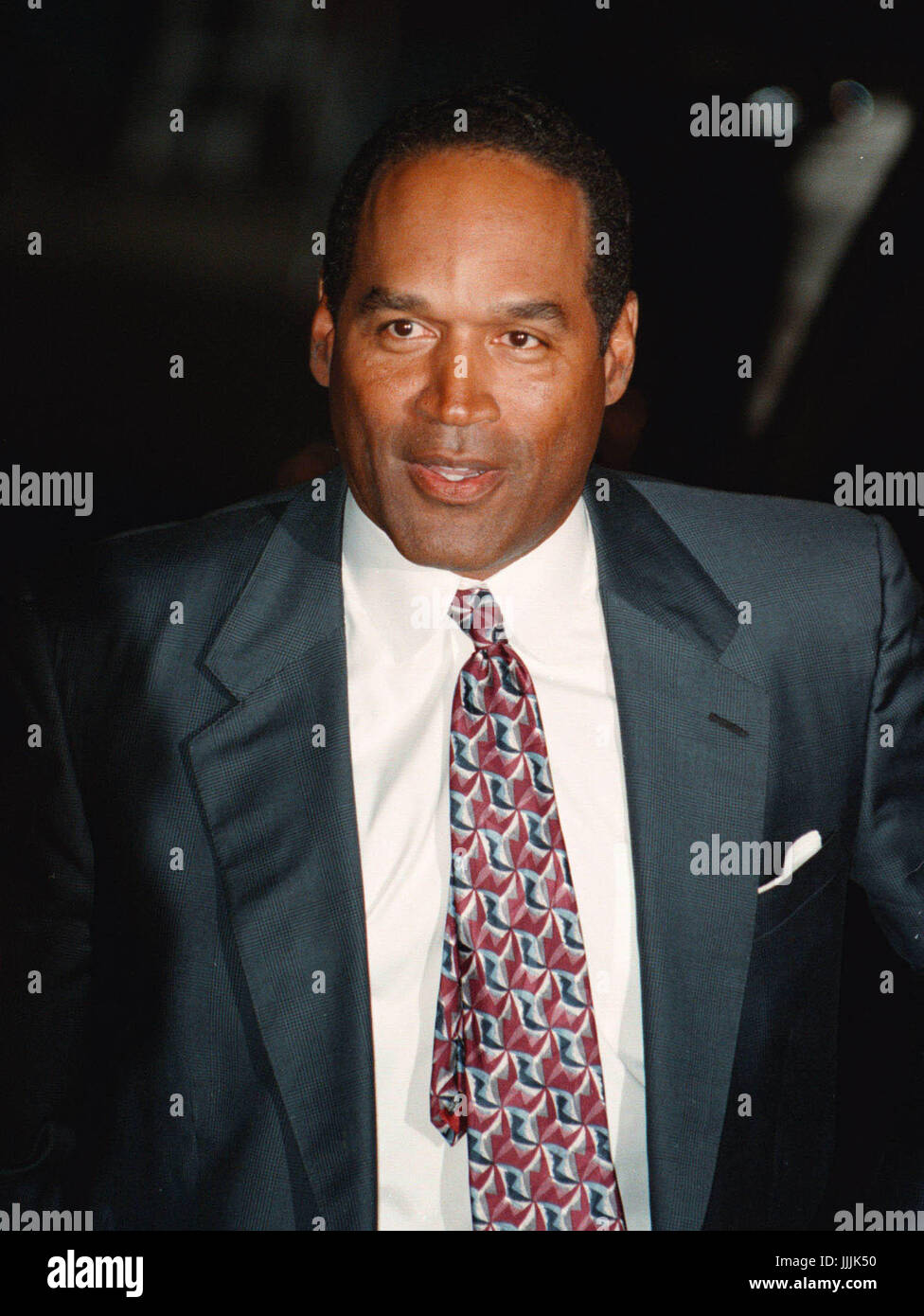 Luglio 20, 2017: file foto: Nevada parole board ha concesso O.J. SIMPSON parole dopo la stella di NFL precedente si è scusata e ha detto che era un modello di prigionia, e ha promesso che non avrebbe mai i conflitti se rilasciato. Simpson ha servito nove anni di nove-a-33-anno frase per una rapina a mano armata e rapimento a Las Vegas nel 2007. Da lui ci si attende che sia rilasciato al più presto il mese di ottobre. Nella foto: Feb 05, 1997; Santa Monica, California, Stati Uniti d'America; GU SIMPSON al suo processo civile. . (Credito Immagine: Jonathan Alcorn/ZUMAPRESS.com) Foto Stock