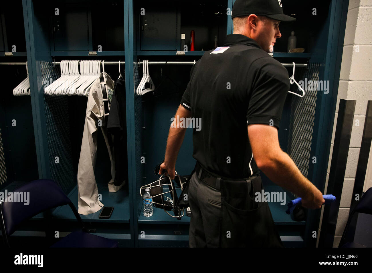 Lakeland, Florida, Stati Uniti d'America. 5 Luglio, 2017. Sarà VRAGOVIC | Orari.arbitro Taylor Payne, 24, teste fuori gli spogliatoi per la Gulf Coast League tra i New York Yankees e Detroit Tigers presso il complesso Tigertown in Lakeland, Fla. Mercoledì, 5 luglio 2017. Credito: Sarà Vragovic/Tampa Bay volte/ZUMA filo/Alamy Live News Foto Stock