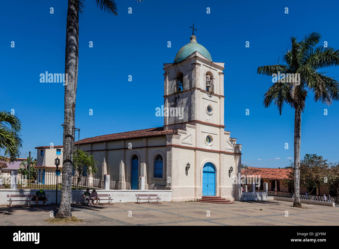 La chiesa plaza nel centro di VINALES, PINAR DEL RIO, CUBA Foto Stock