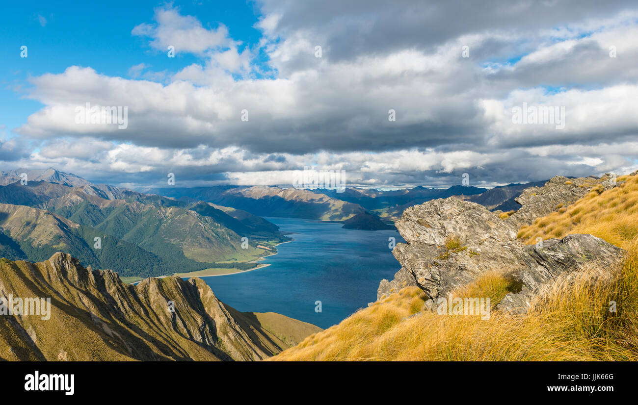 Paesaggio alpino, Lago Hawea e panorama di montagna, Istmo via picco, Otago, Isola del Sud, Nuova Zelanda, Oceania Foto Stock