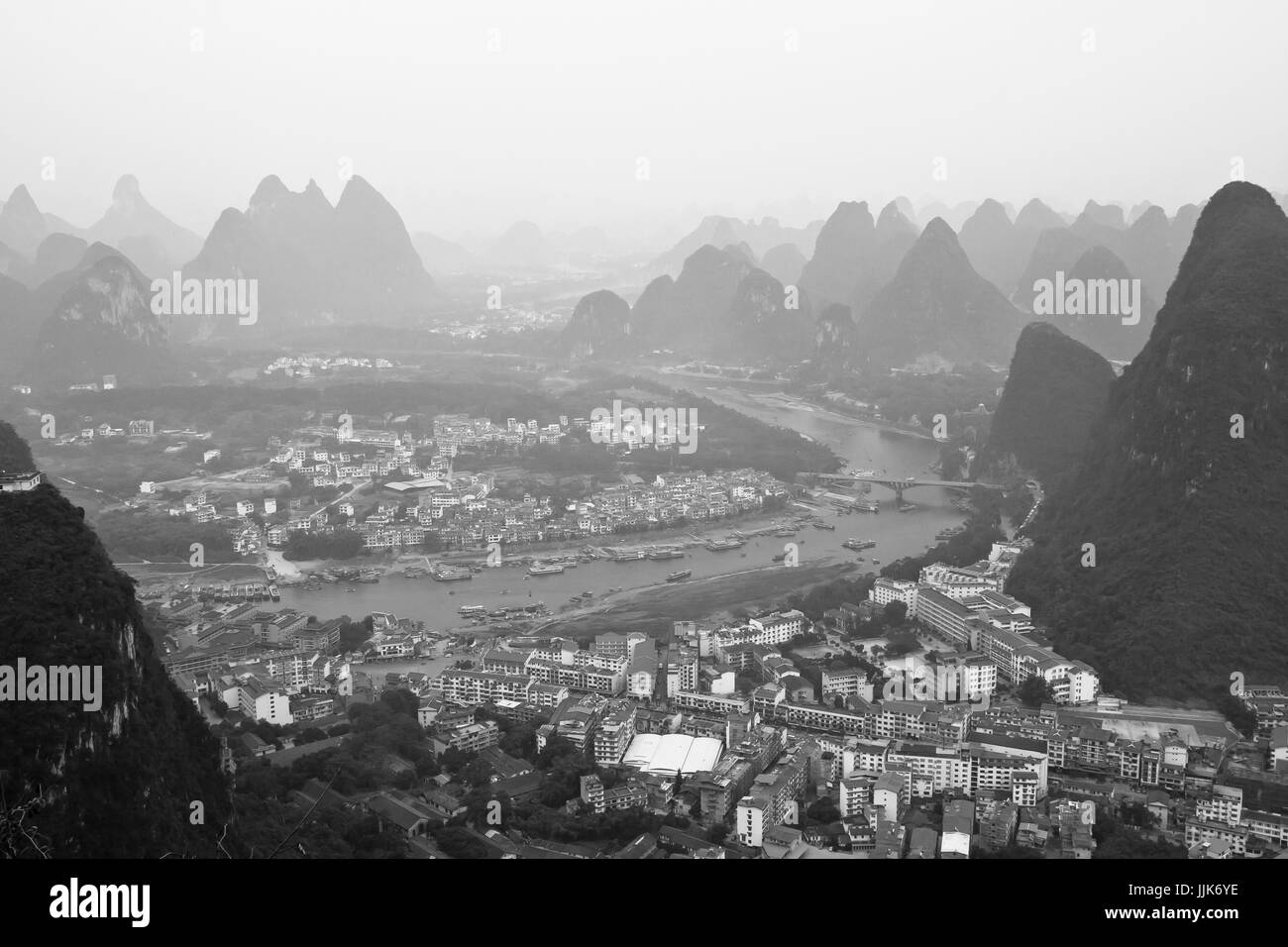 Yangshuo nella foschia Foto Stock