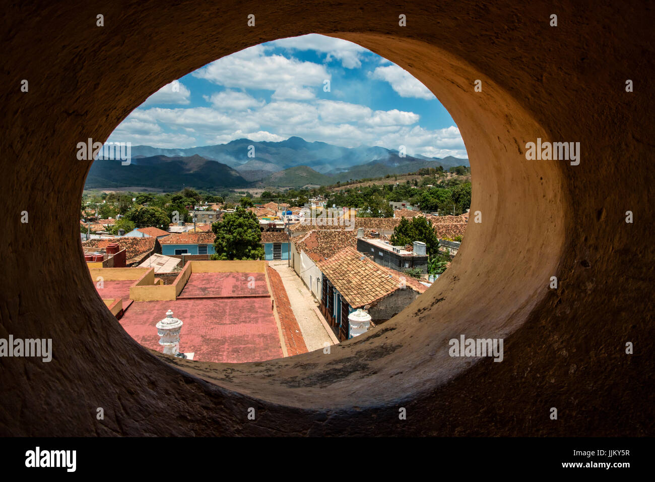 Vista dalla torre campanaria del convento DE SAN FRANCISCO ASIS ora il Museo Nacional de la lucha contra BANDIDOS - Trinidad, Cuba Foto Stock