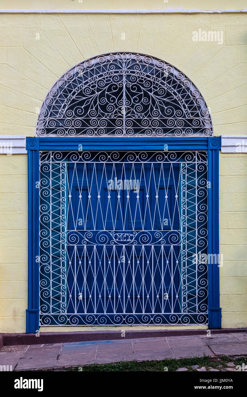 Le strade di ciottoli, lavorazione del ferro battuto e case colorate di Trinidad, Cuba Foto Stock