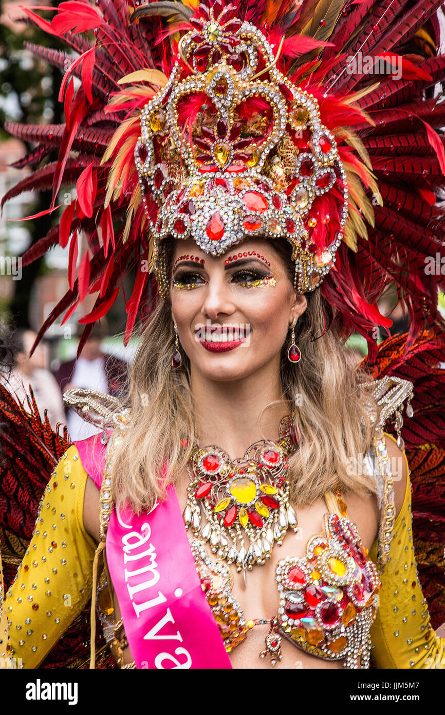 Brazilica, Regno Unito solo festival brasiliano e Samba Carnevale ha avuto luogo in Liverpool sabato 15 luglio 2017. Bande di Samba e ballerini Foto Stock