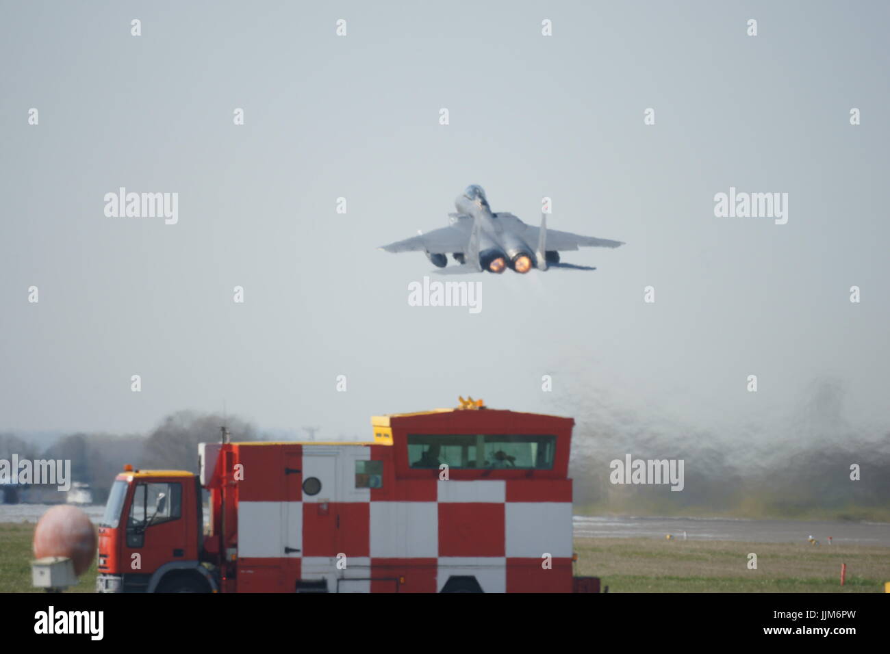 F-15 conduzione della pattuglia aerea, difesa dello spazio aereo della NATO. Guerra Ucraina, conflitto russo. Foto Stock