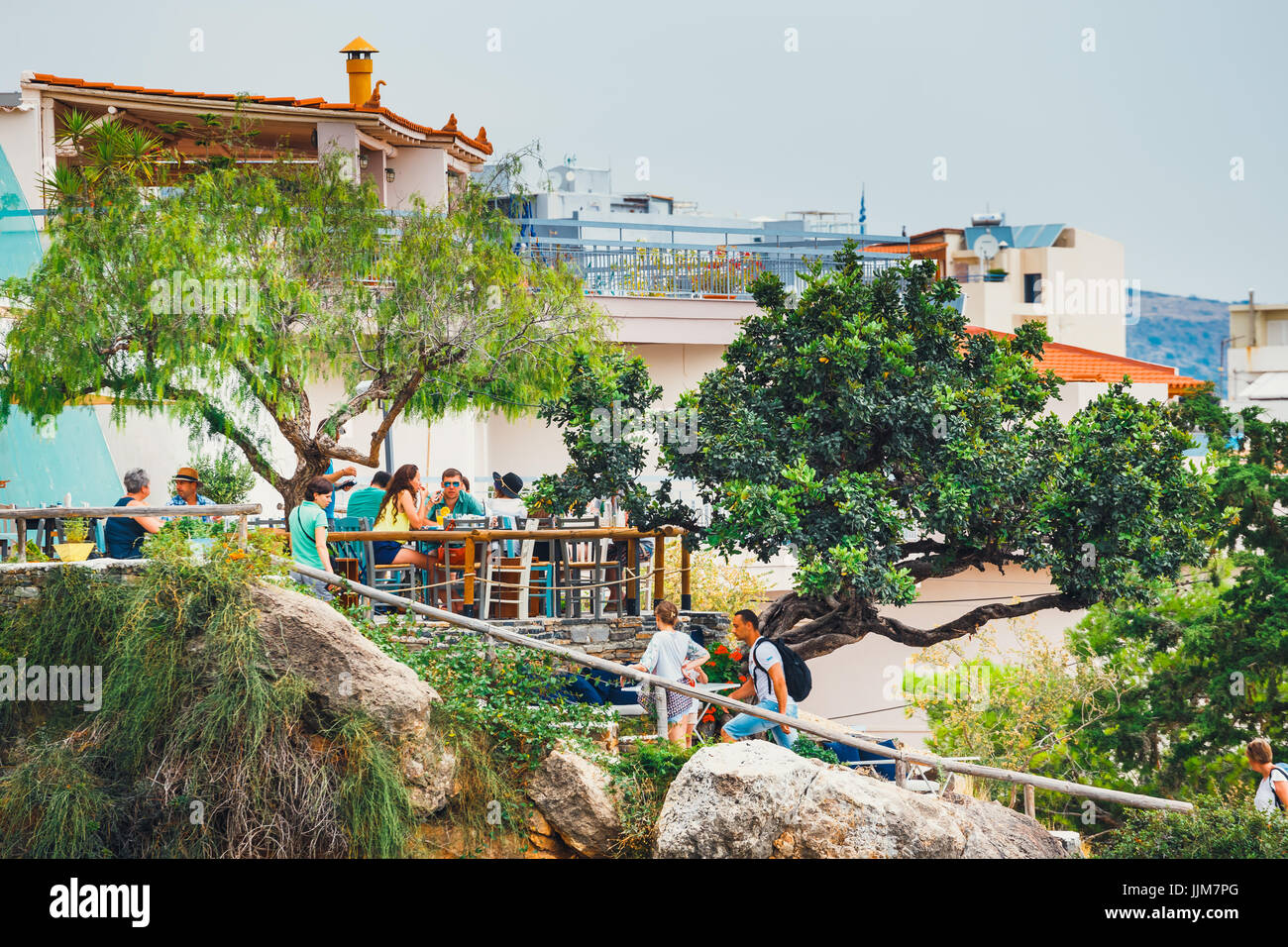 Agios Nikolaos, Creta, Grecia - Giugno 07, 2017: Agios Nikolaos città a sera d'estate. Agios Nikolaos è uno dei più città turistiche su Creta isla Foto Stock