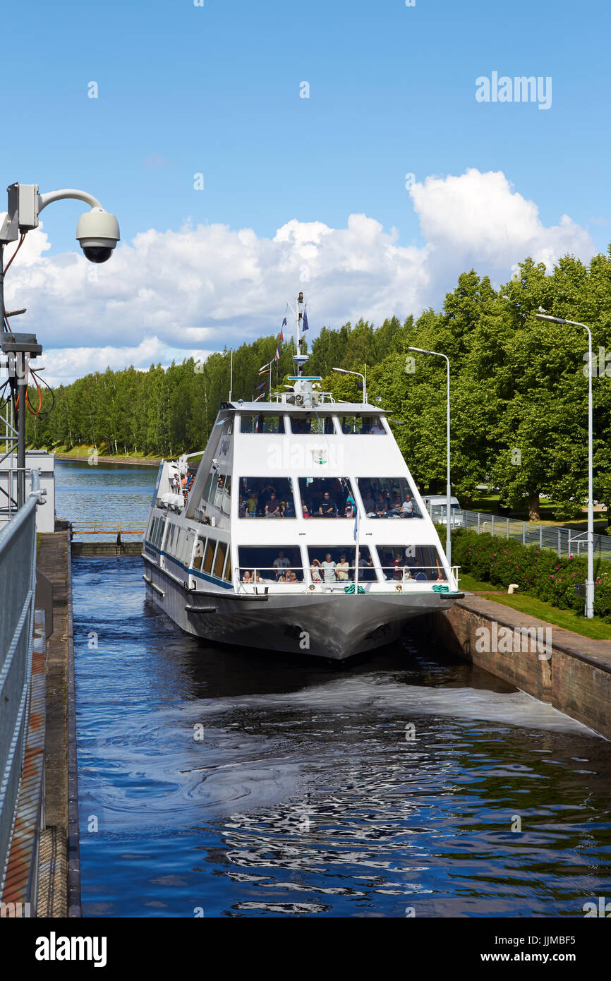 La nave di crociera Camilla a Mälkiä serratura in Saimaa canal, Lappeenranta FINLANDIA Foto Stock