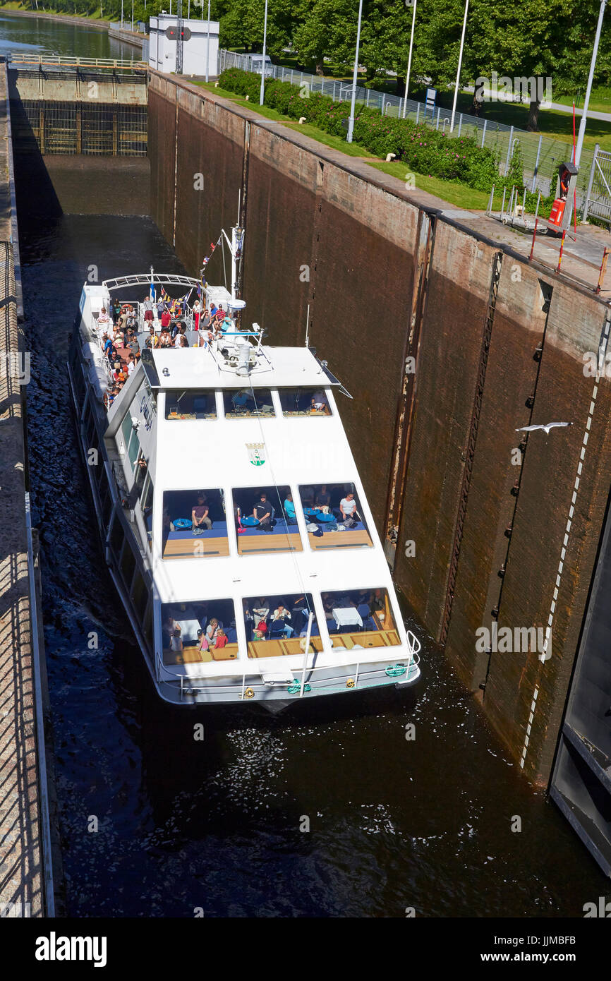 La nave di crociera Camilla a Mälkiä serratura in Saimaa canal, Lappeenranta FINLANDIA Foto Stock