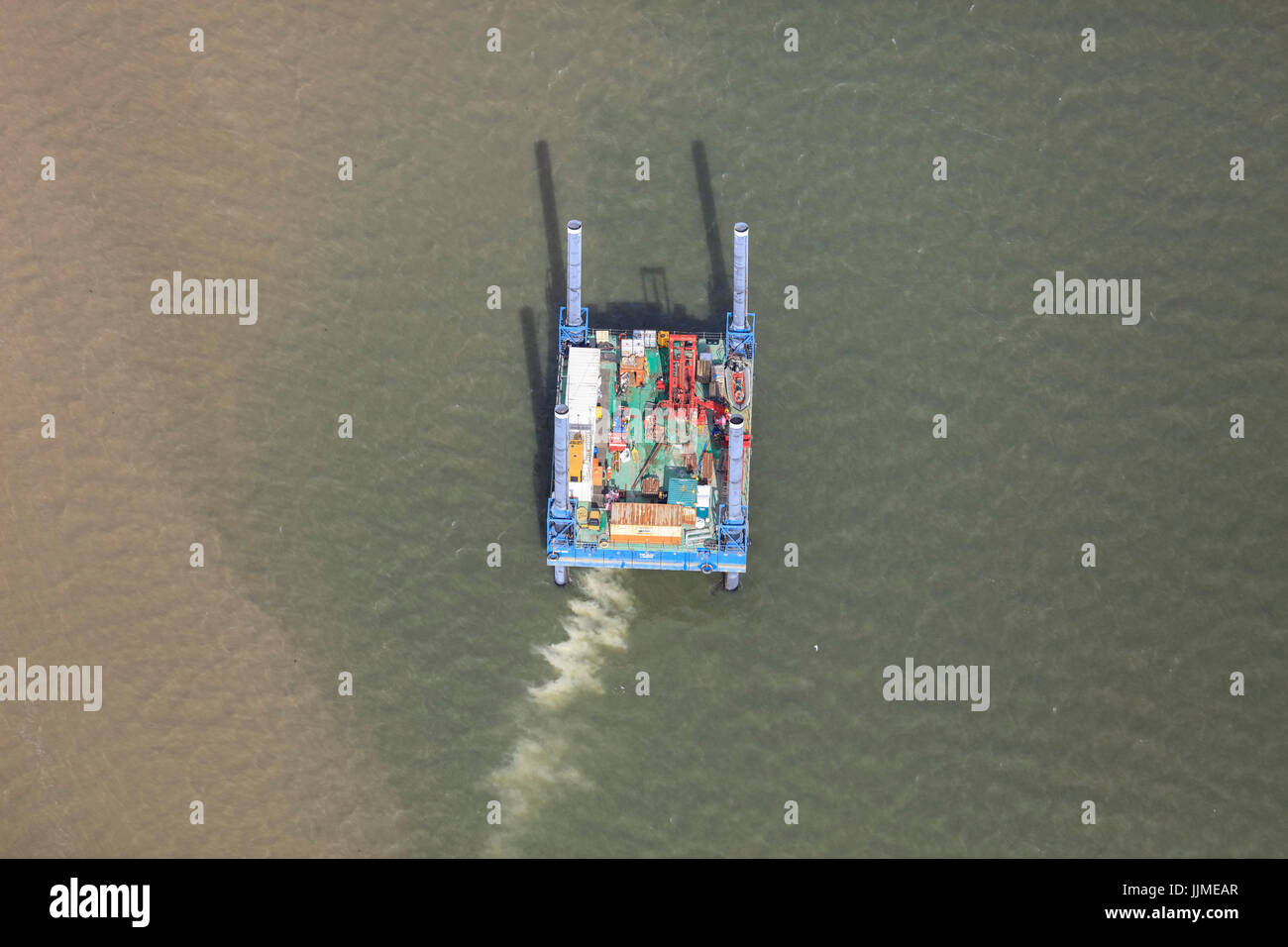 Una veduta aerea di una piattaforma di lavoro nel Firth of Forth nei pressi di Edimburgo Foto Stock