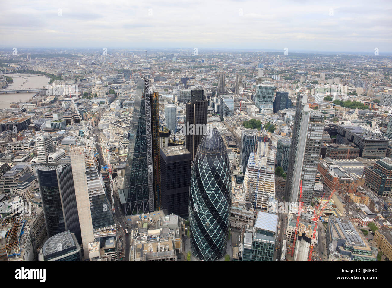 Una veduta aerea del quartiere finanziario della City di Londra Foto Stock