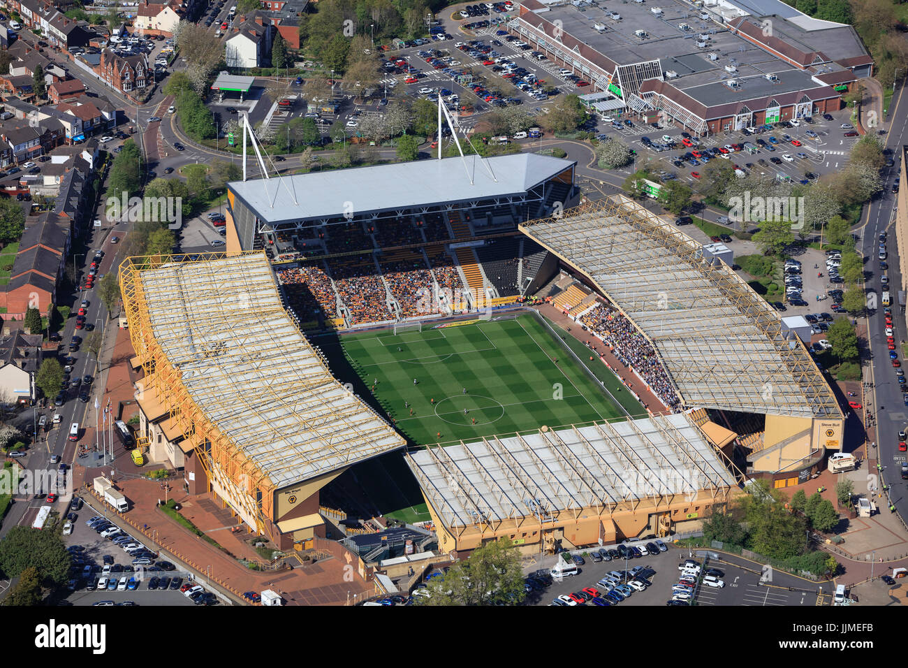 Una veduta aerea di Molineux Stadium, casa di Wolverhampton Wanderers FC Foto Stock