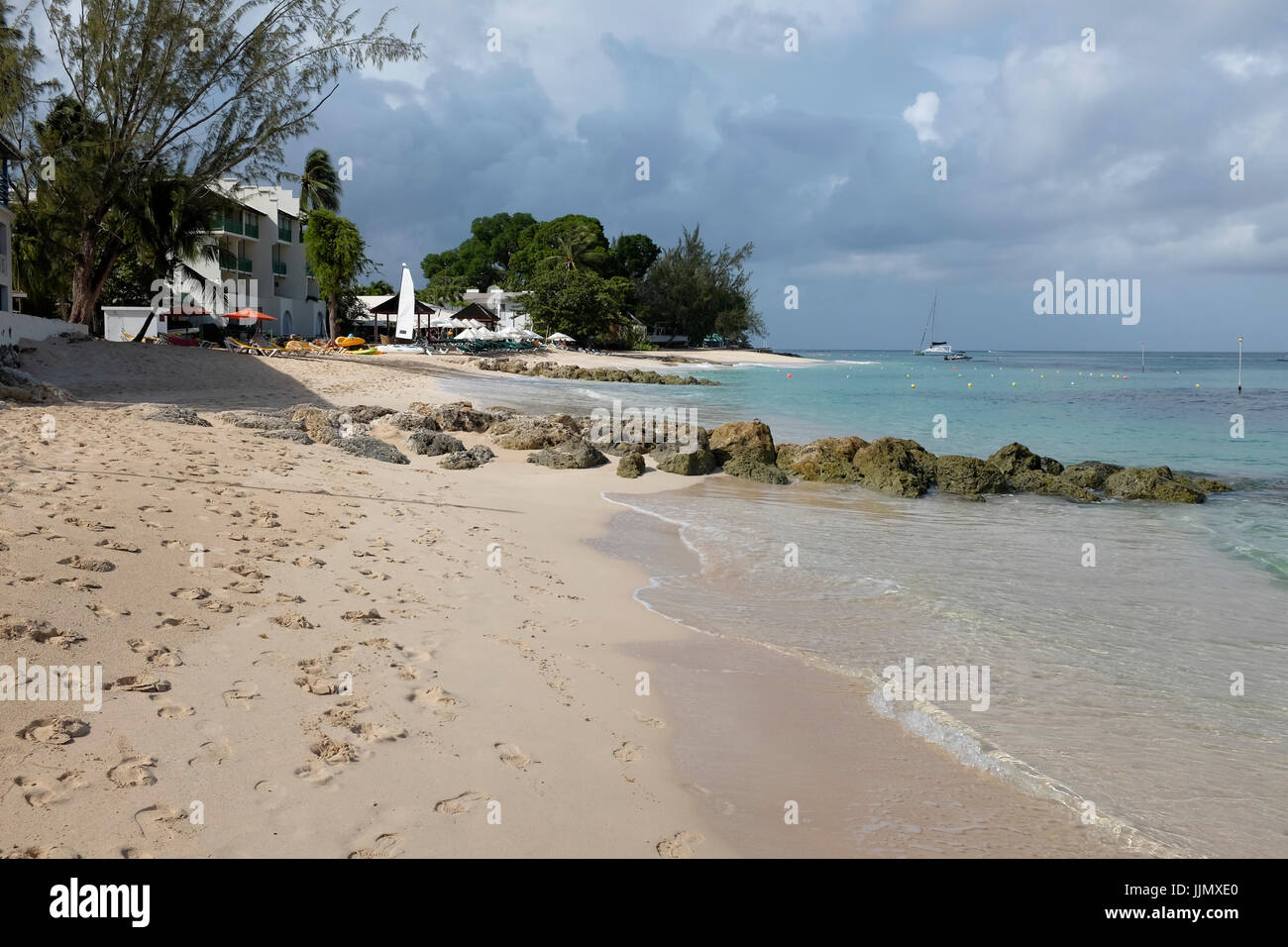 La spiaggia e la fascia costiera, Holetown, Barbados, West Indies Foto Stock