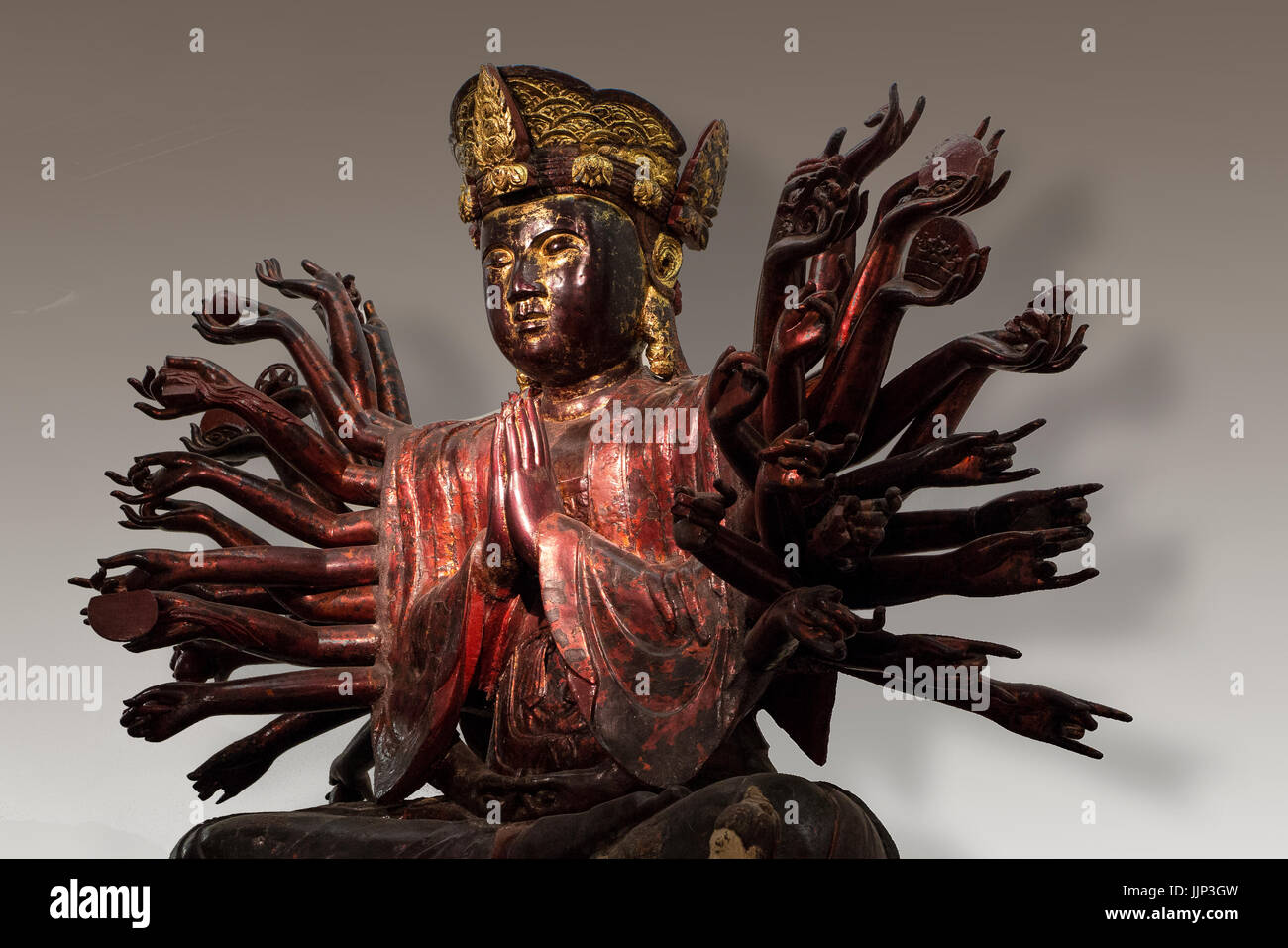 Scultura di mille-mano Boddhisattva (Guan Yin), museo di belle arti, Hanoi, Vietnam Foto Stock