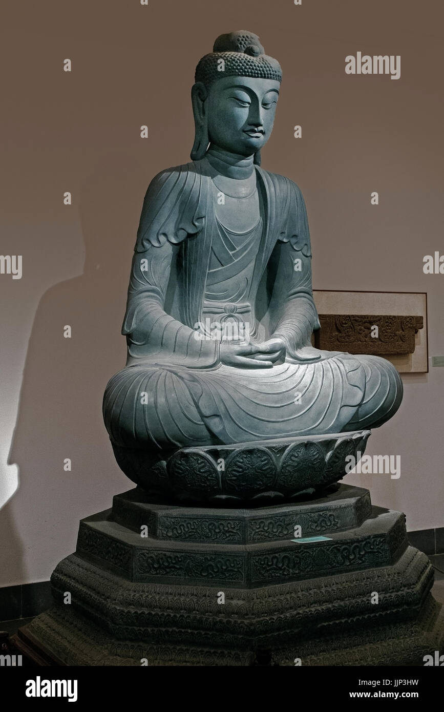 Il Buddha Amitabha, Phat Tichît pagoda al museo delle belle arti, Hanoi, Vietnam Foto Stock