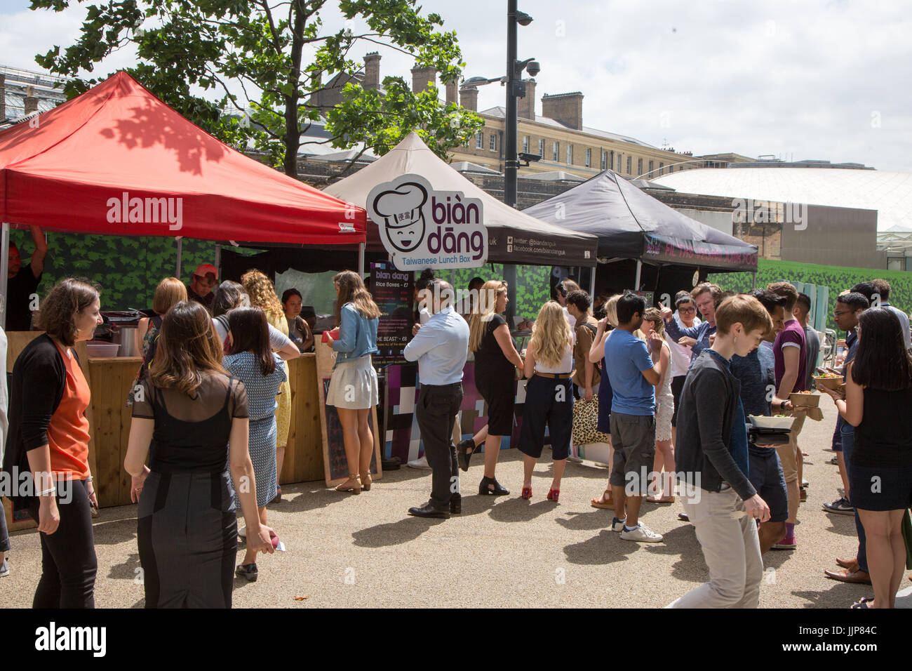 Frenare, una street market alimentare appena a nord della stazione di King Cross Foto Stock