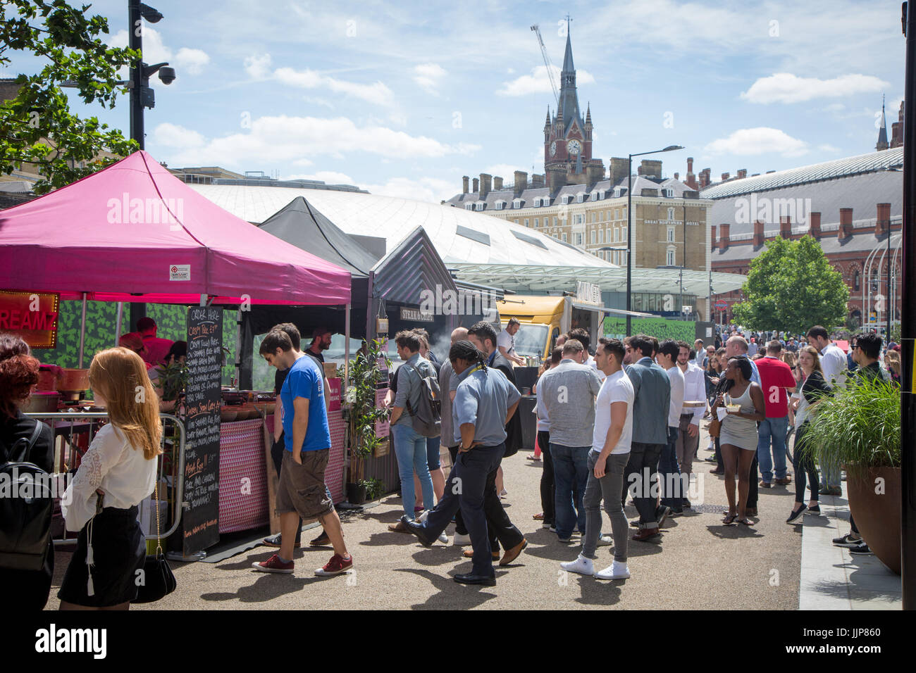 Frenare, una street market alimentare appena a nord della stazione di King Cross Foto Stock