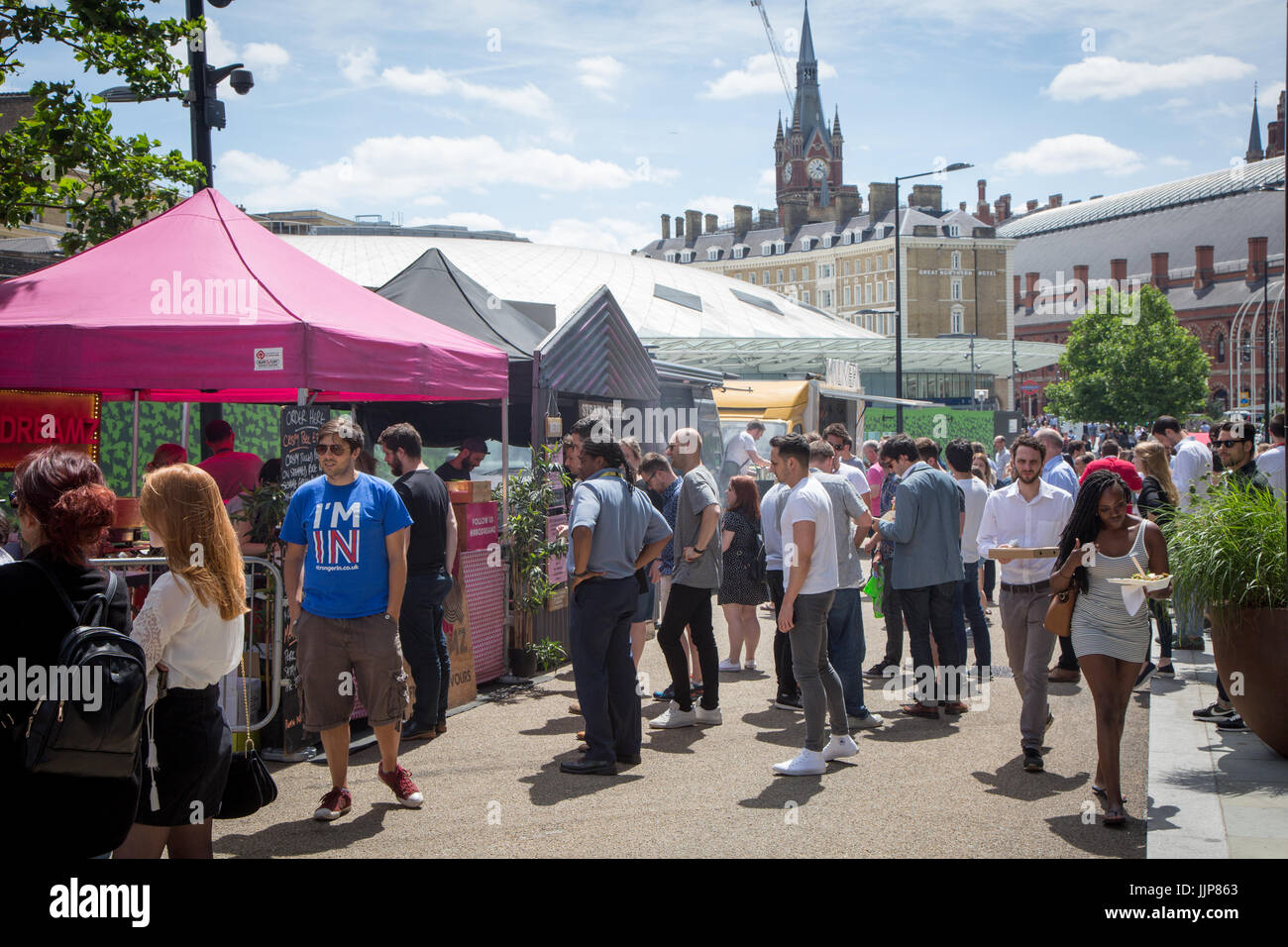 Frenare, una street market alimentare appena a nord della stazione di King Cross Foto Stock