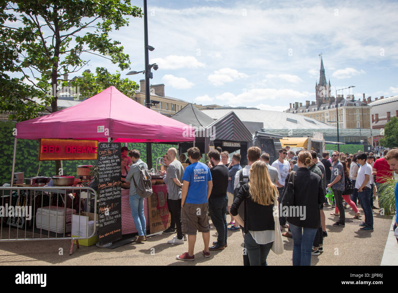 Frenare, una street market alimentare appena a nord della stazione di King Cross Foto Stock