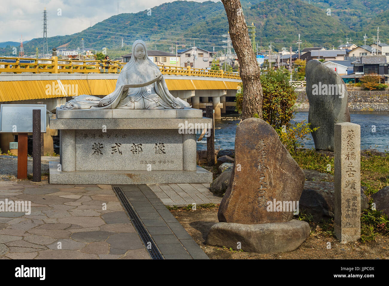 Murasaki Shikibu statua in Uji distretto, Kyoto, Giappone. Foto Stock