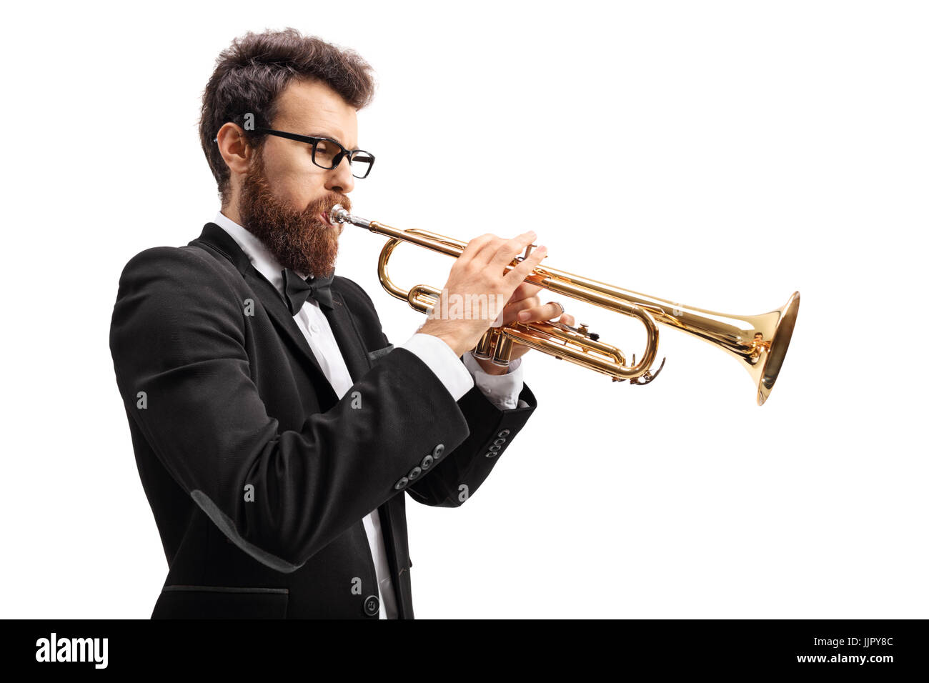 Musicista suonare la tromba isolati su sfondo bianco Foto Stock