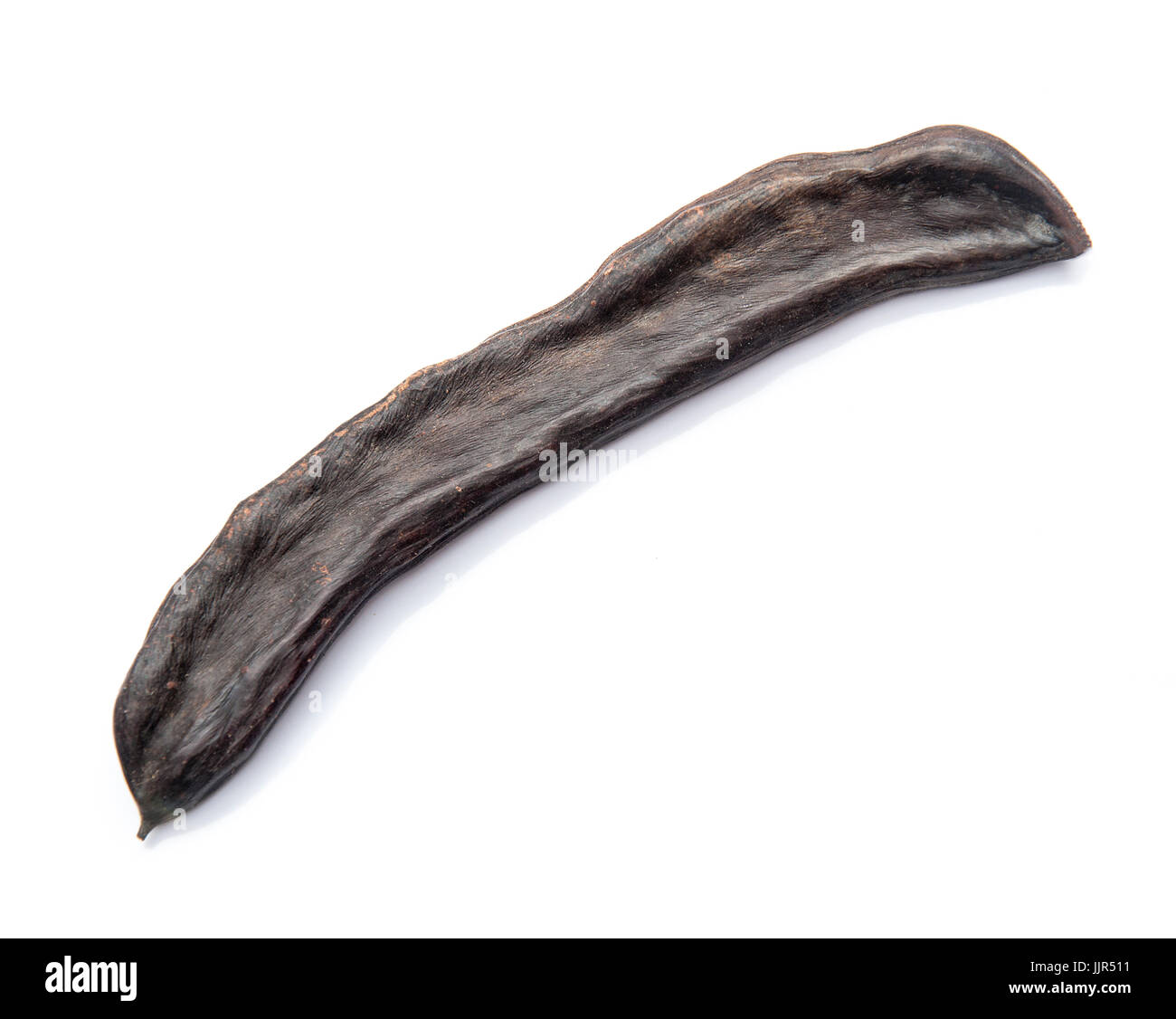 Un Nero Carruba Pod su sfondo bianco Foto Stock