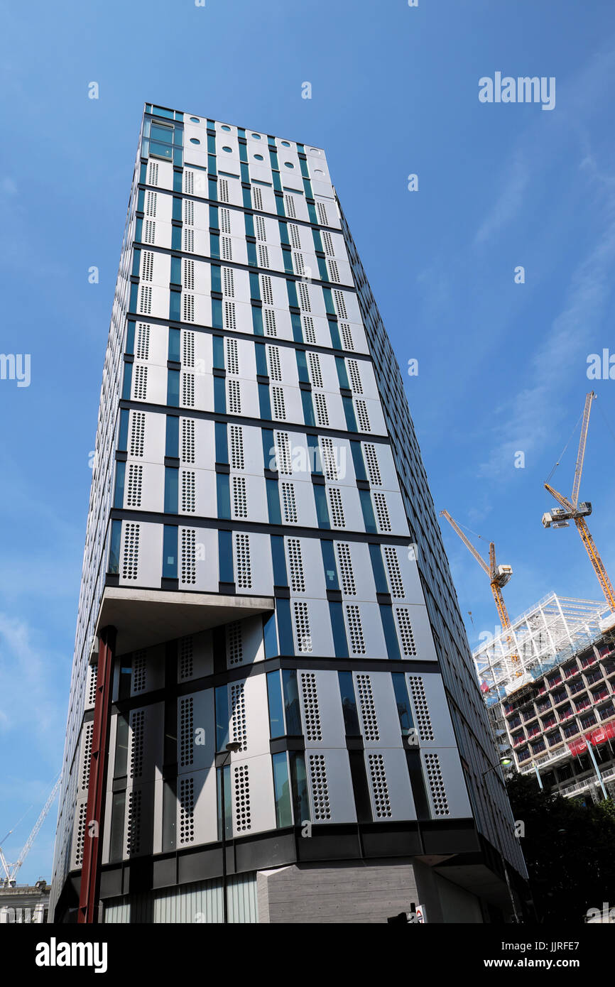 Altezza collare bianco nuovo di fabbrica ufficio edificio progettato da AHMM a Old Street rotatoria in Shoreditch East London EC1Y UK KATHY DEWITT Foto Stock