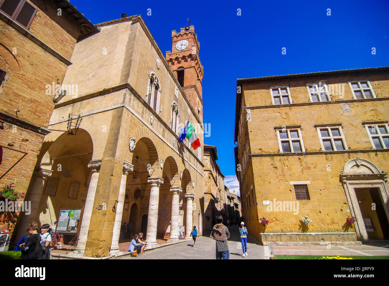 Scene di strada dal bellissimo centro storico di Pienza dove il formaggio pecorino proviene da inTuscany, Italia Foto Stock