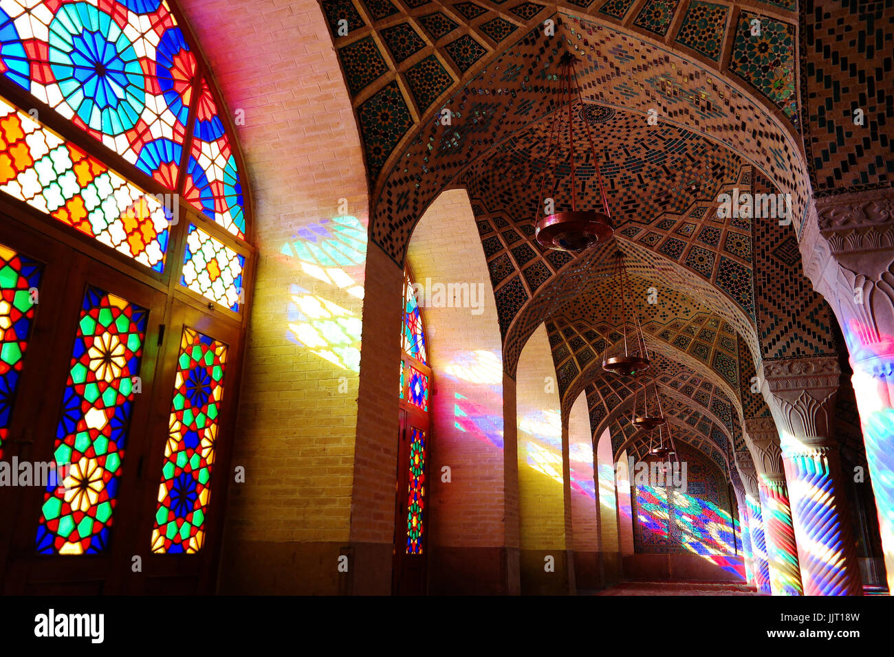 La splendida moschea di rosa o di Nasir-ol-Molk in Shiraz, Iran Foto Stock
