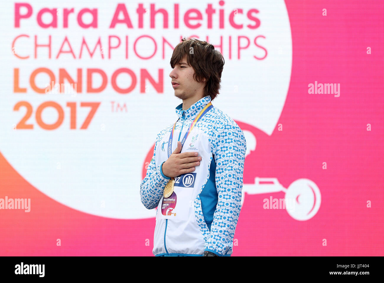 Uzbekistan Aleksandr Svechinikov con la sua medaglia d'oro dopo la finale F13 del lancio del giavellotto maschile durante il settimo giorno del campionato mondiale di atletica parasale 2017 allo stadio di Londra. PREMERE ASSOCIAZIONE foto. Data immagine: Giovedì 20 luglio 2017. Vedi PA storia ATLETICA Para. Photo credit should Read: Simon Cooper/PA Wire. Foto Stock