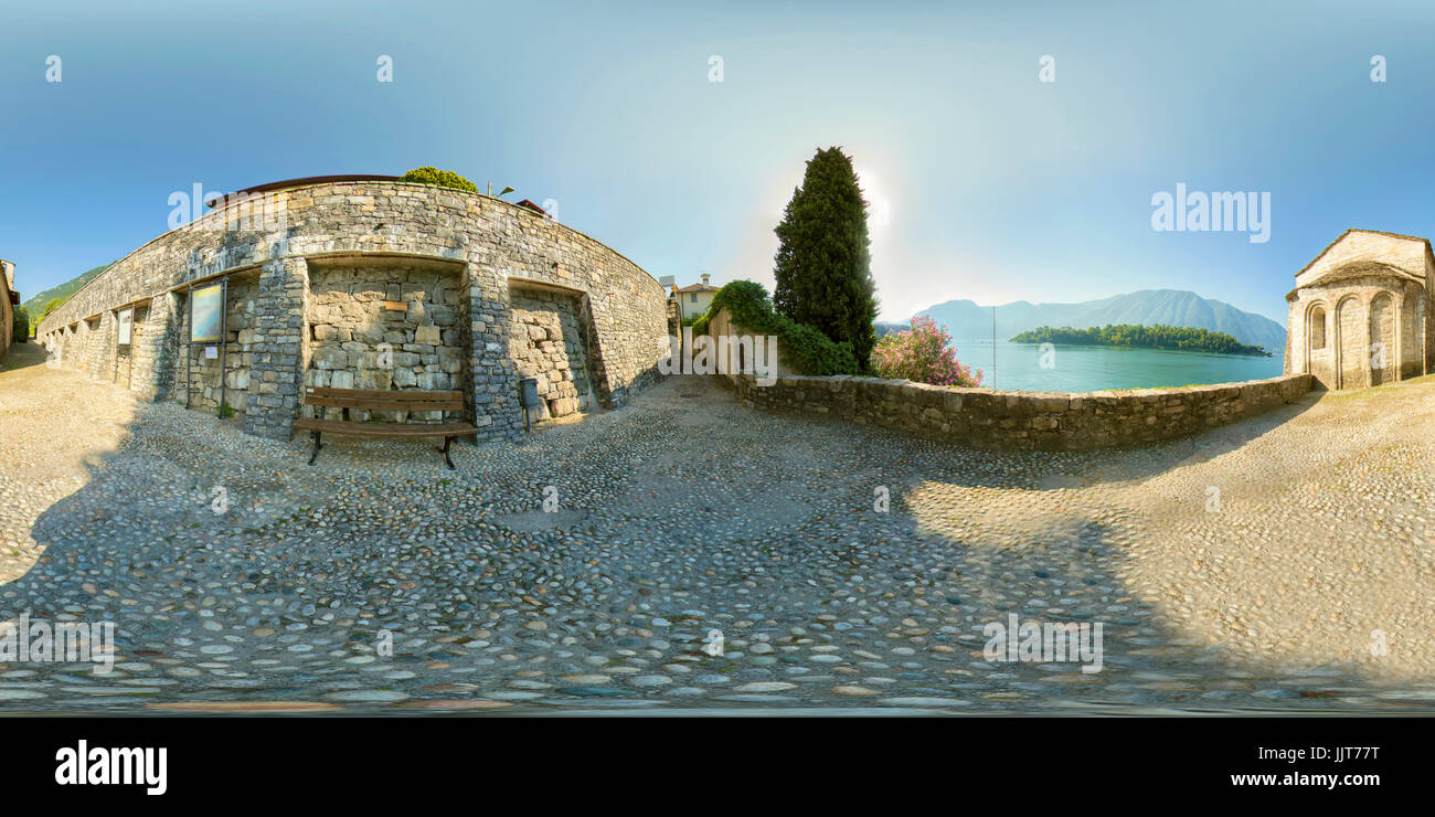 Panorama del Lago di Como, la chiesa di San Giacomo, Ossuccio; Lombardia; Italia Foto Stock