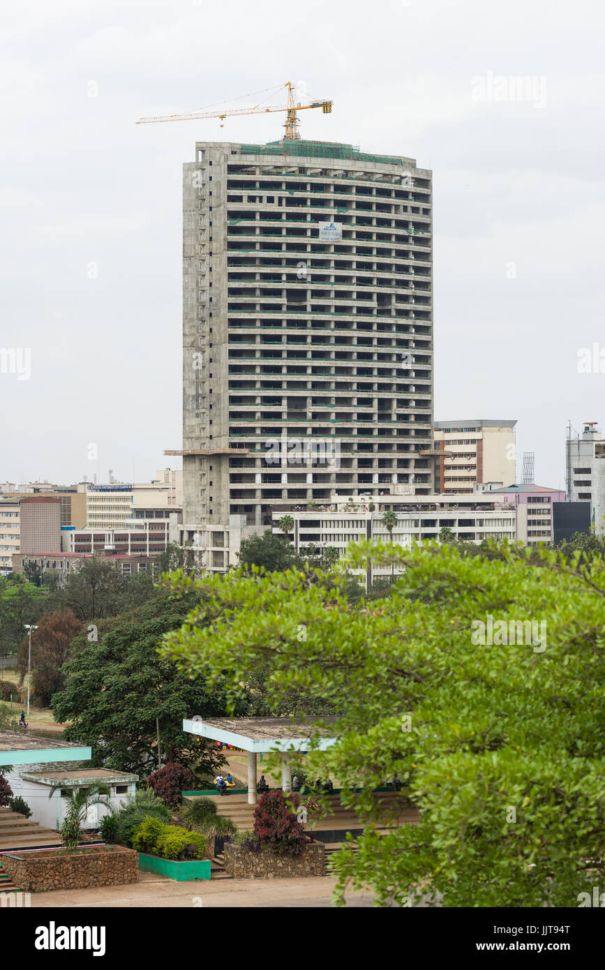 Torre del Parlamento essendo costruito nella città di Nairobi da Cina Jiangxi Corporation, Kenya Foto Stock