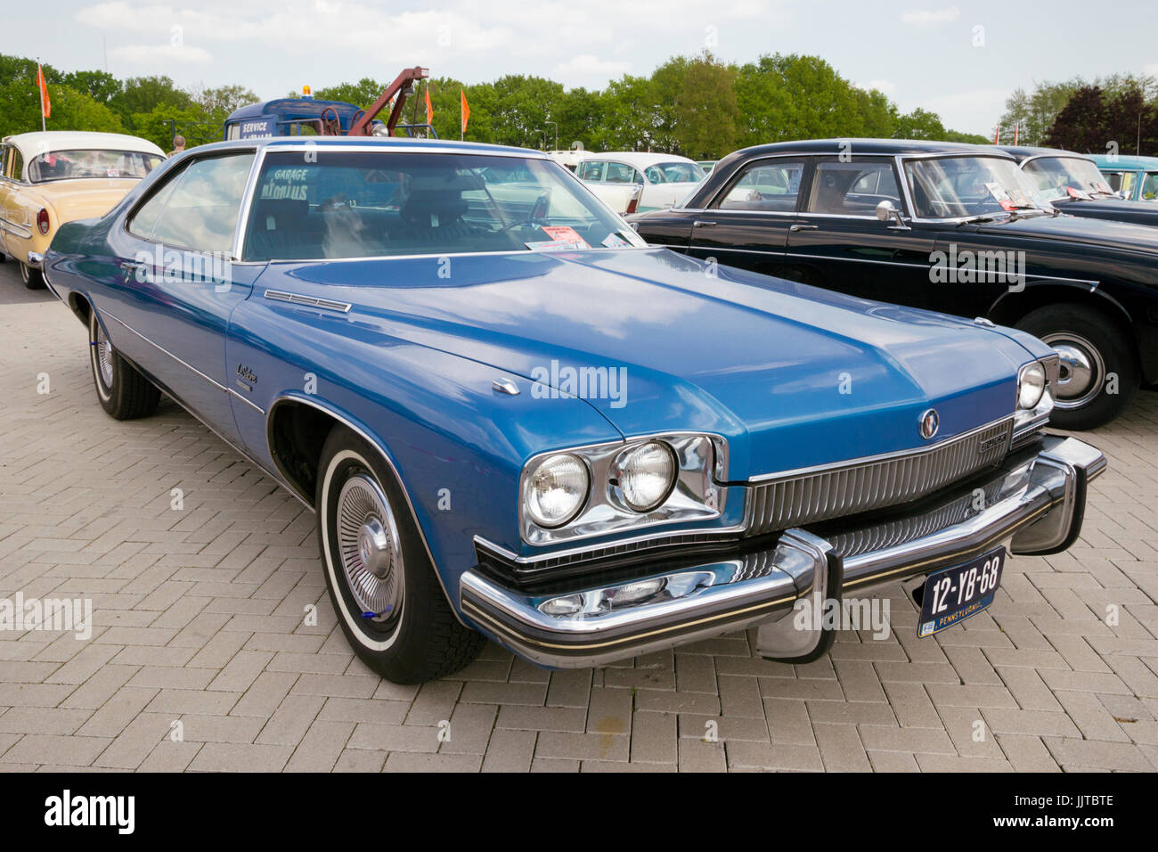 DEN BOSCH, Paesi Bassi - 10 Maggio 2015: Blu 1973 LeSabre Buick auto classica. Foto Stock