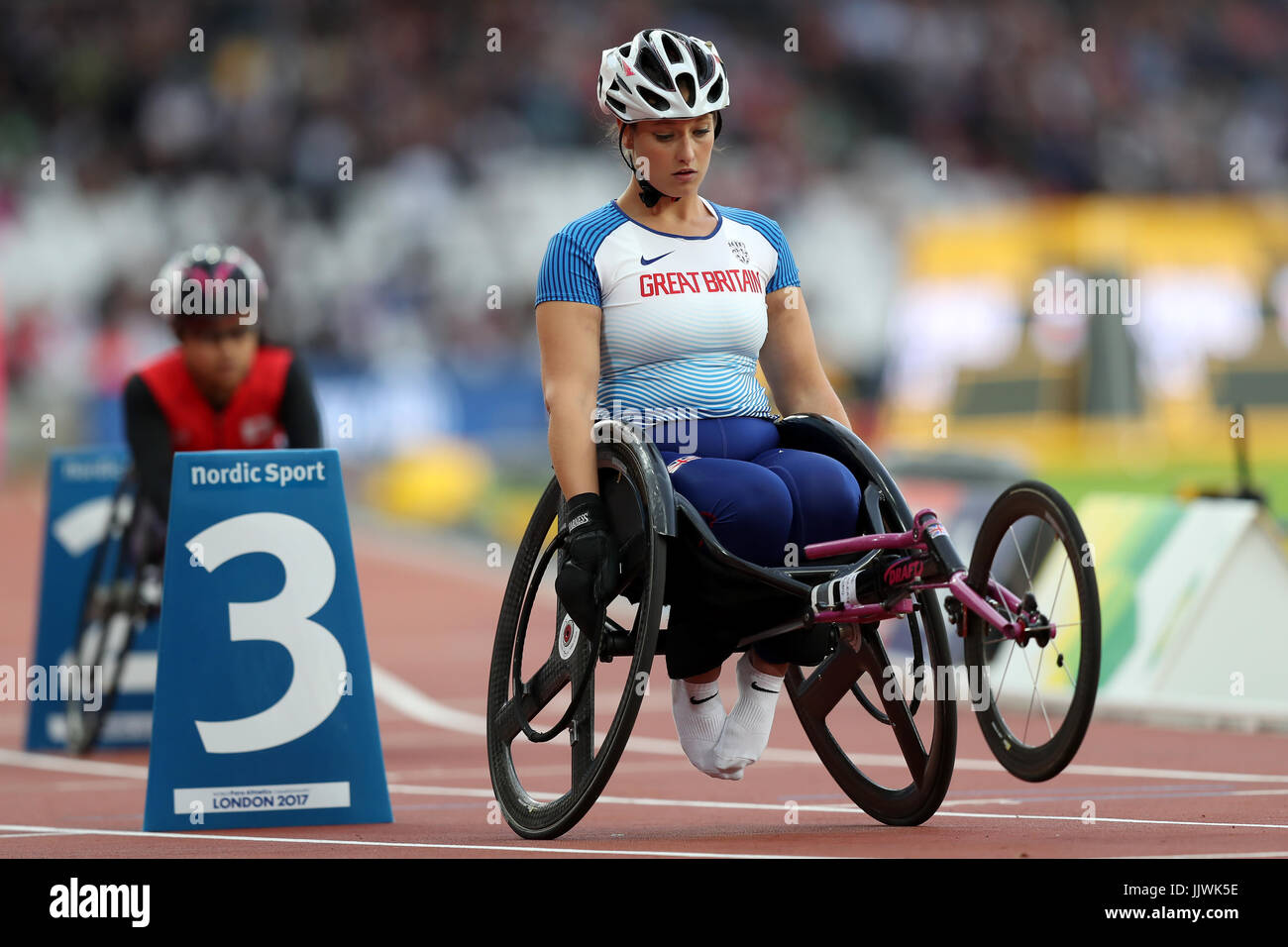 Gran Bretagna Carly Tait prepara per le Donne 400m T34 Final durante il giorno sette del 2017 World Para di Atletica a Londra Stadium. Foto Stock