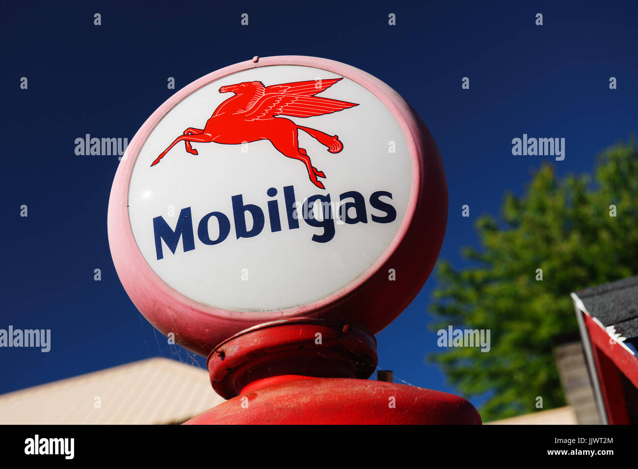 Globo di vetro di un vintage Mobilgas pompa a gas. Foto Stock