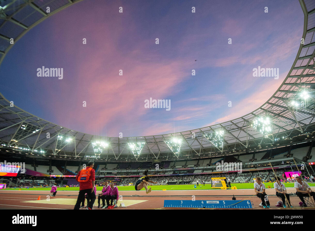 Huimin Zhong in Cina nella finale T11 di Women's Long Jump durante il settimo giorno dei Campionati mondiali di atletica Para 2017 allo stadio di Londra. PREMERE ASSOCIAZIONE foto. Data immagine: Giovedì 20 luglio 2017. Vedi PA storia ATLETICA Para. Photo credit should Read: Victoria Jones/PA Wire. Foto Stock