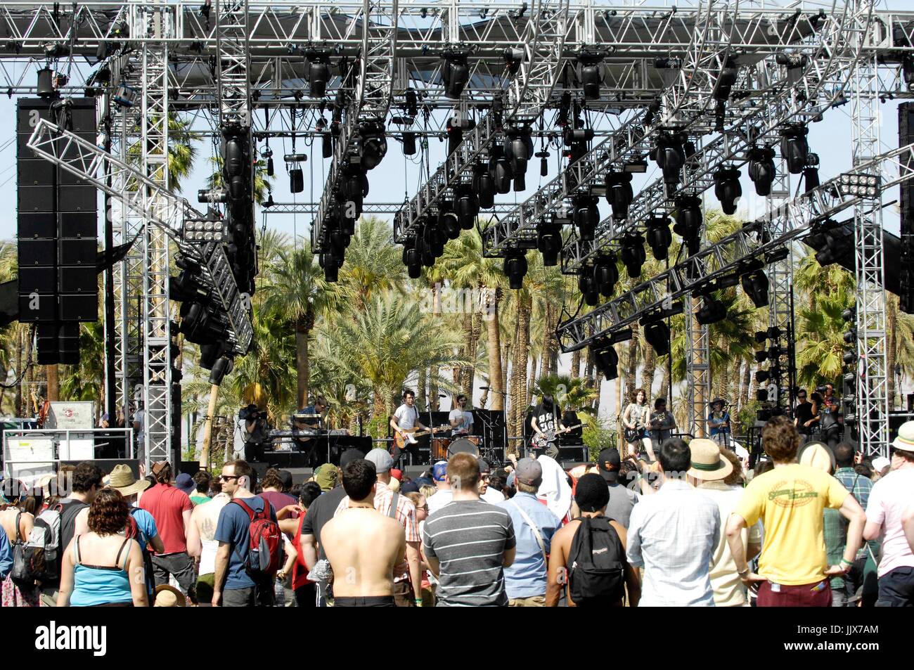 Crowd Watching Titus Andronicus si esibiscono 2011 Coachella Music Festival Aprile 15,2011 Indio. Foto Stock