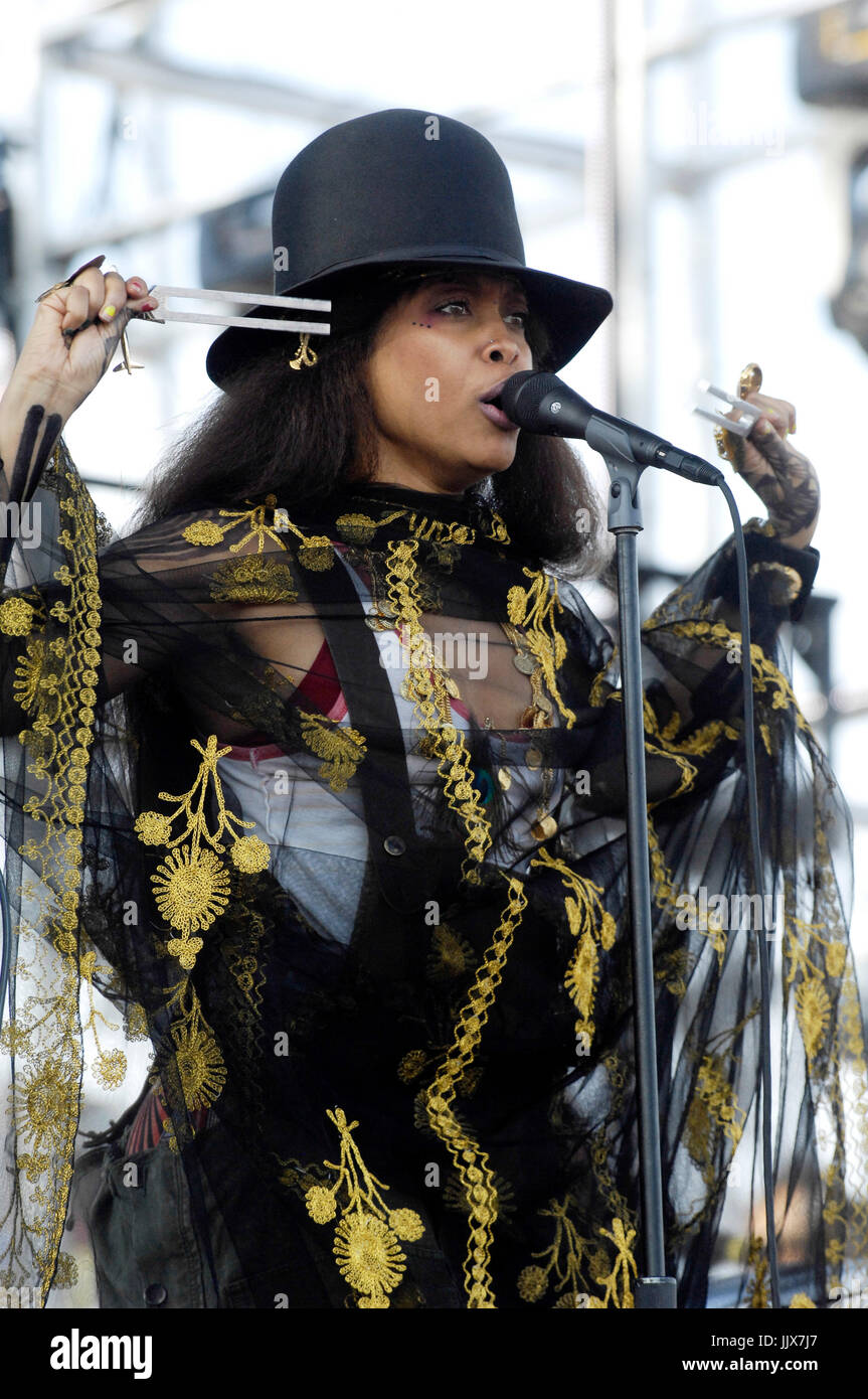 Il cantante Erykah Badu suona il 16,2011 Coachella Music Festival Marzo 2011 Indio. Foto Stock