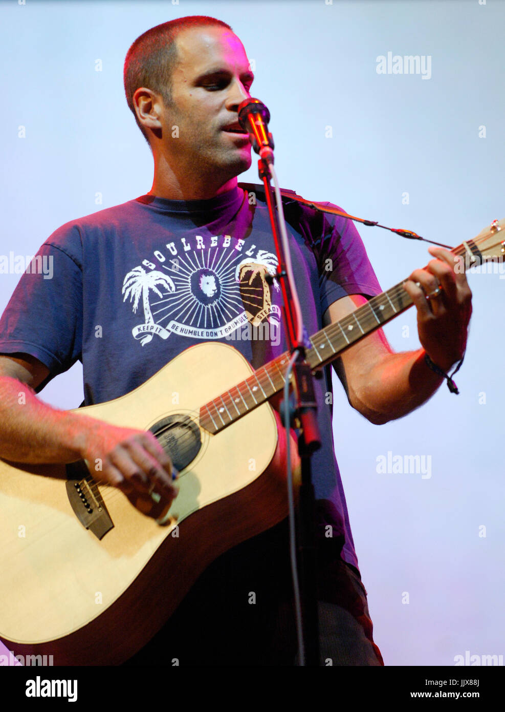 Jack Johnson che ha eseguito 2008 Coachella festival Indio. Foto Stock