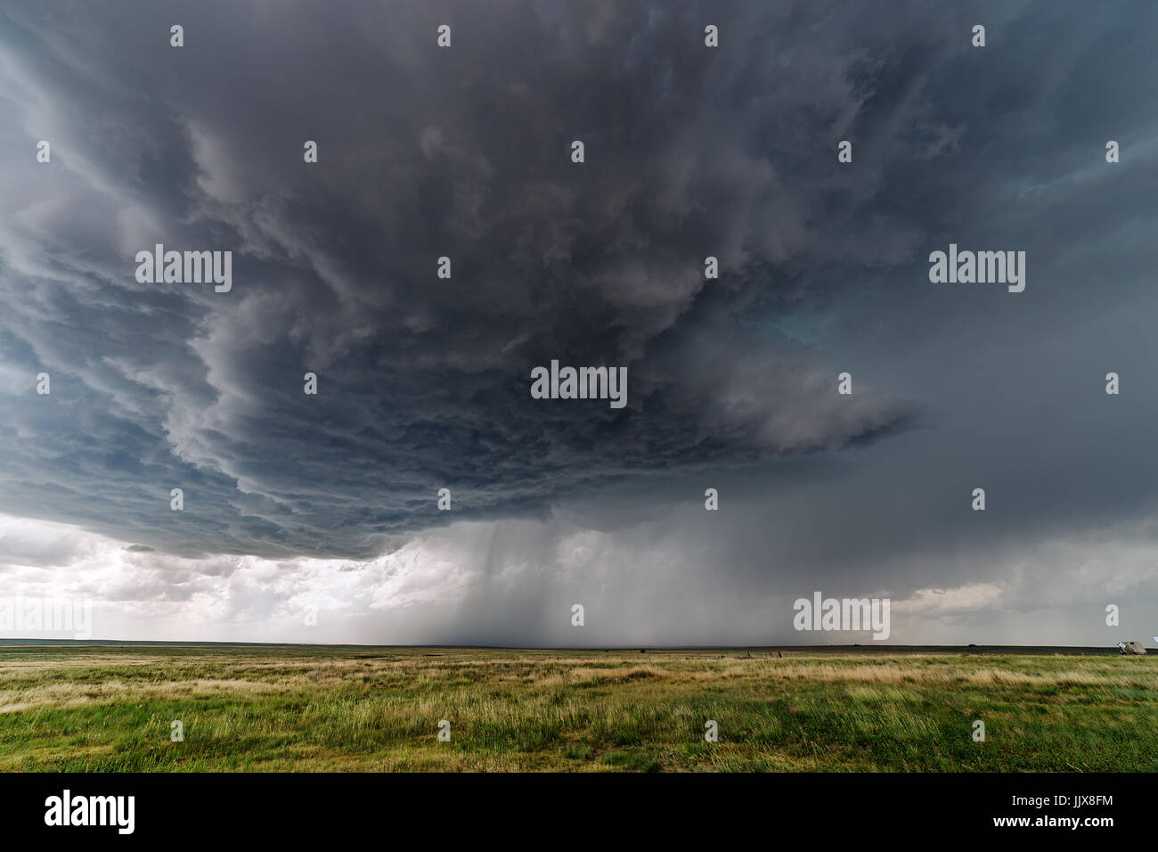 Tempesta di scure nuvole di un temporale supercell Foto Stock