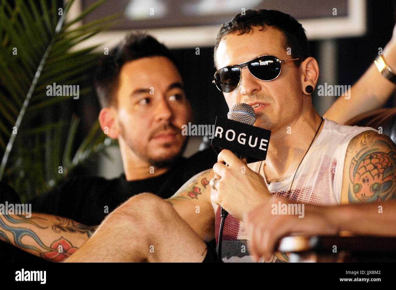 Mike Shinoda chester bennington linkin park backstage 2009 kroq epicentro pomona fairplex pomona. Foto Stock