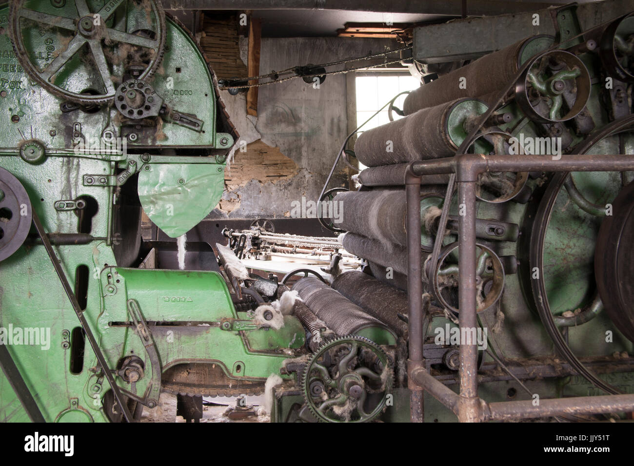 Attrezzatura d'epoca all'interno di vecchi wool textile mill. Foto Stock