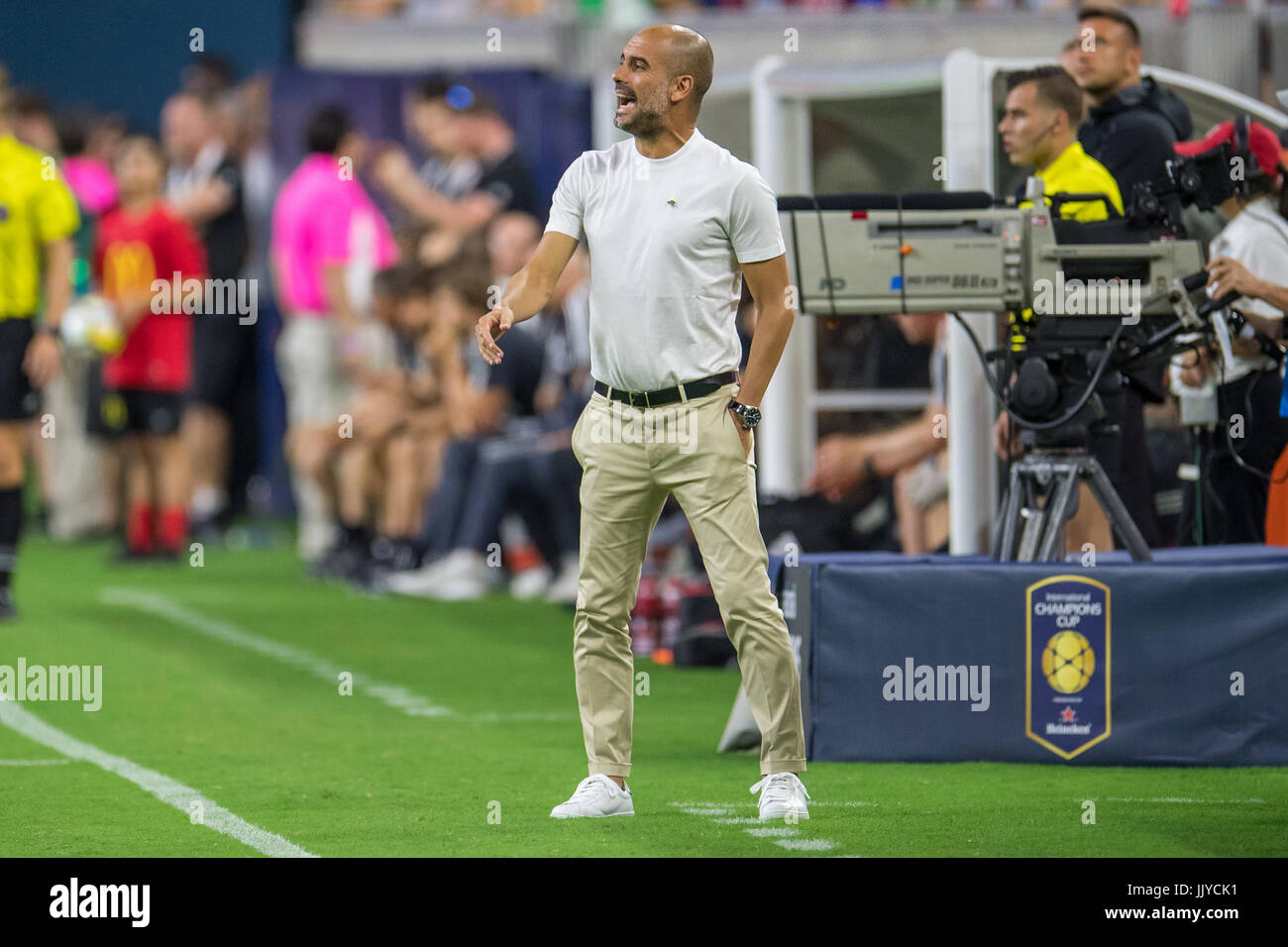 Houston, TX, Stati Uniti d'America. Il 20 luglio, 2017. Manchester City head coach Pep Guardiola durante la prima metà di un internazionale Champions Cup Soccer match tra Manchester United e il Manchester City a NRG Stadium di Houston, TX. Trask Smith/CSM/Alamy Live News Foto Stock