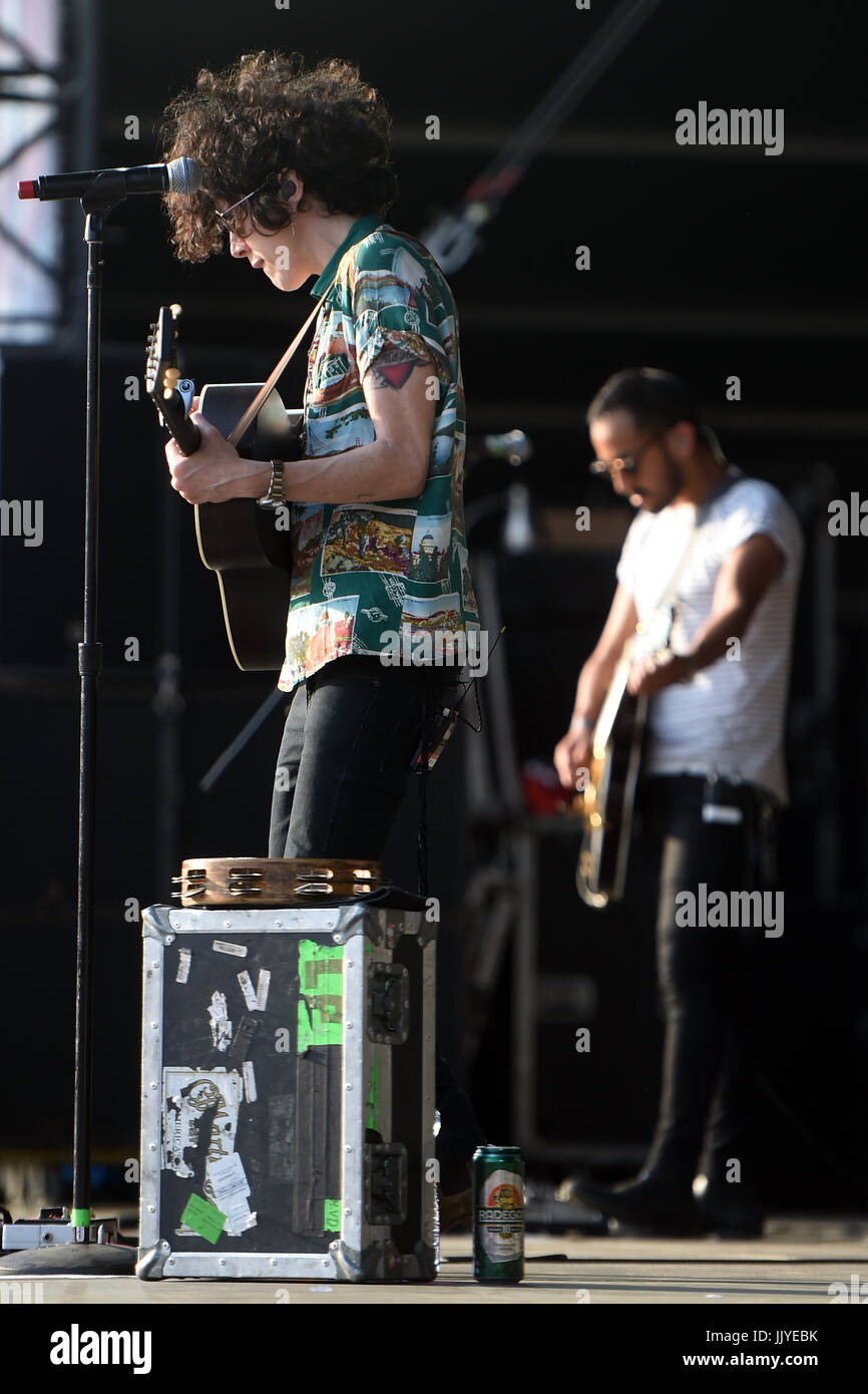 Ostrava, Repubblica Ceca. Il 20 luglio, 2017. Cantante americana Laura Pergolizzi alias LP esegue durante la seconda giornata dei colori di Ostrava music festival di Ostrava, Repubblica Ceca, il 20 luglio 2017. Credito: Jaroslav Ozana/CTK foto/Alamy Live News Foto Stock