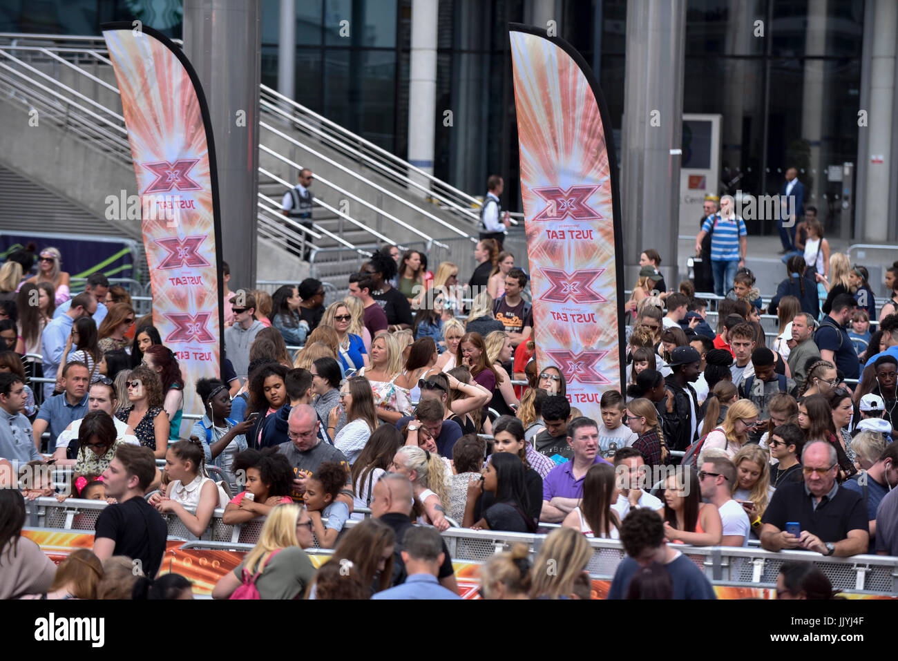 Londra, Regno Unito. Il 21 luglio 2017. I concorrenti, ventole, gli amici e la famiglia si raduna per 'X fattore Bootcamp', un concorrente il processo di selezione per il canto TV show, che si svolge a Wembley Arena. Credito: Stephen Chung / Alamy Live News Foto Stock