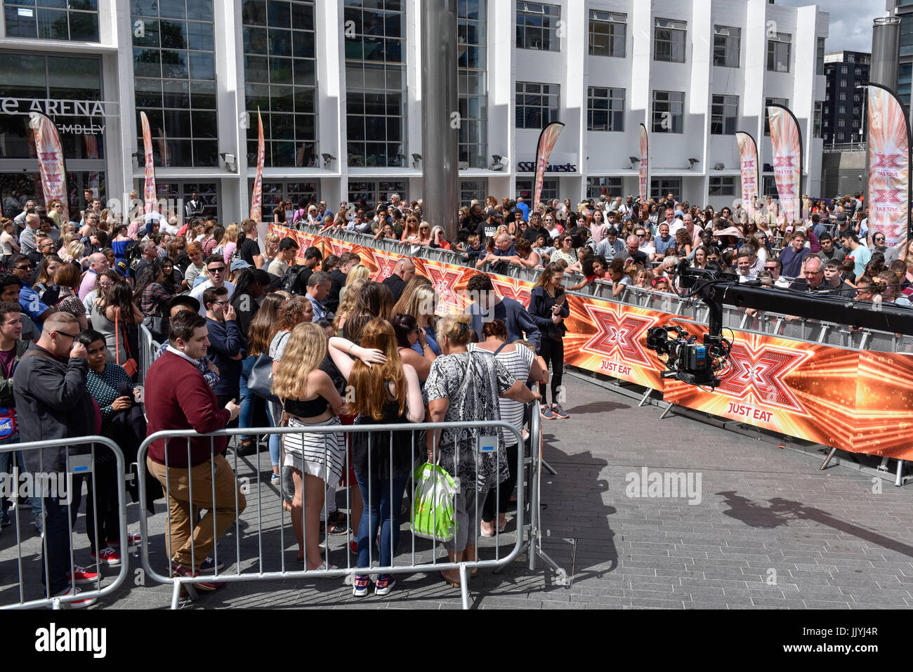 Londra, Regno Unito. Il 21 luglio 2017. I concorrenti, ventole, gli amici e la famiglia si raduna per 'X fattore Bootcamp', un concorrente il processo di selezione per il canto TV show, che si svolge a Wembley Arena. Credito: Stephen Chung / Alamy Live News Foto Stock