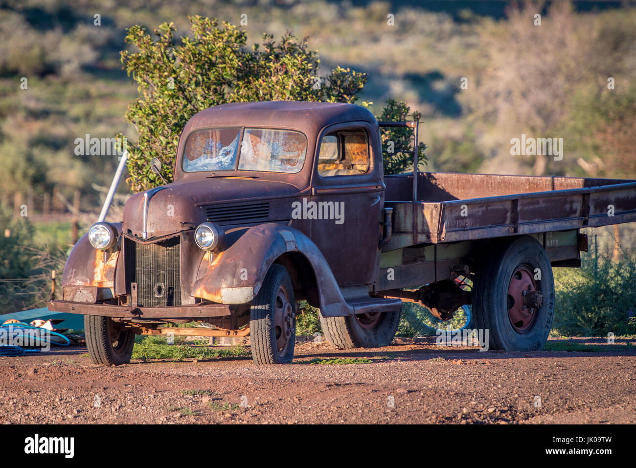 Vecchio pick up truck modello sul Dabis Guest Farm, situato nel villaggio di Helmeringhausen, Namibia del sud, Africa. Foto Stock