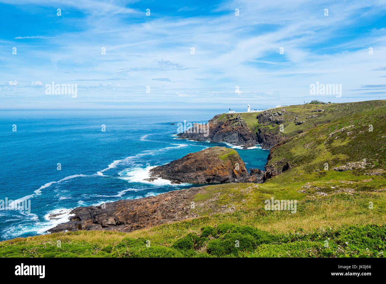 Il faro di pendeen watch e la enys da carn ros, pendeen, Cornwall. Foto Stock