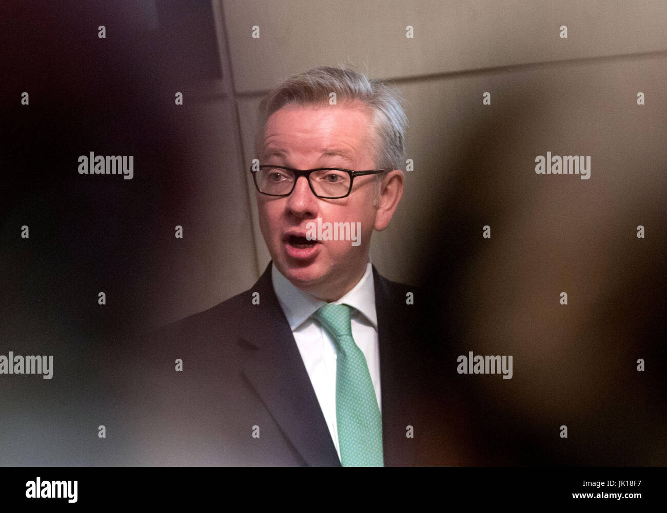 Michael Gove parlando al WWF Living Planet Center di Woking, dove ha detto un pubblico in materia ambientale e di organizzazioni di campagna che dà Brexit ambito per la Gran Bretagna per essere un leader globale nella politica di verde. Foto Stock